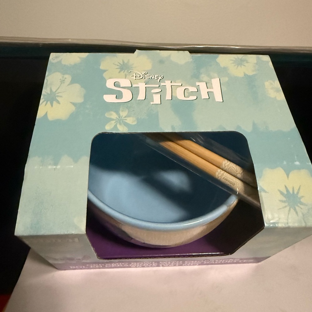 Calling All Disney Fans New & Never Open “STITCH” Ceramic Bowl with Chopsticks